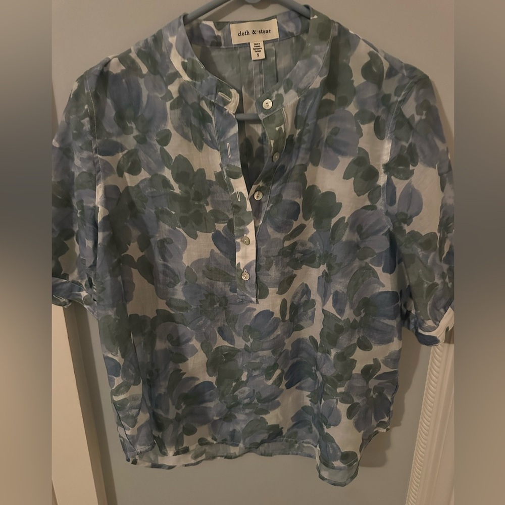 Cloth. & Stone short sleeve floral top